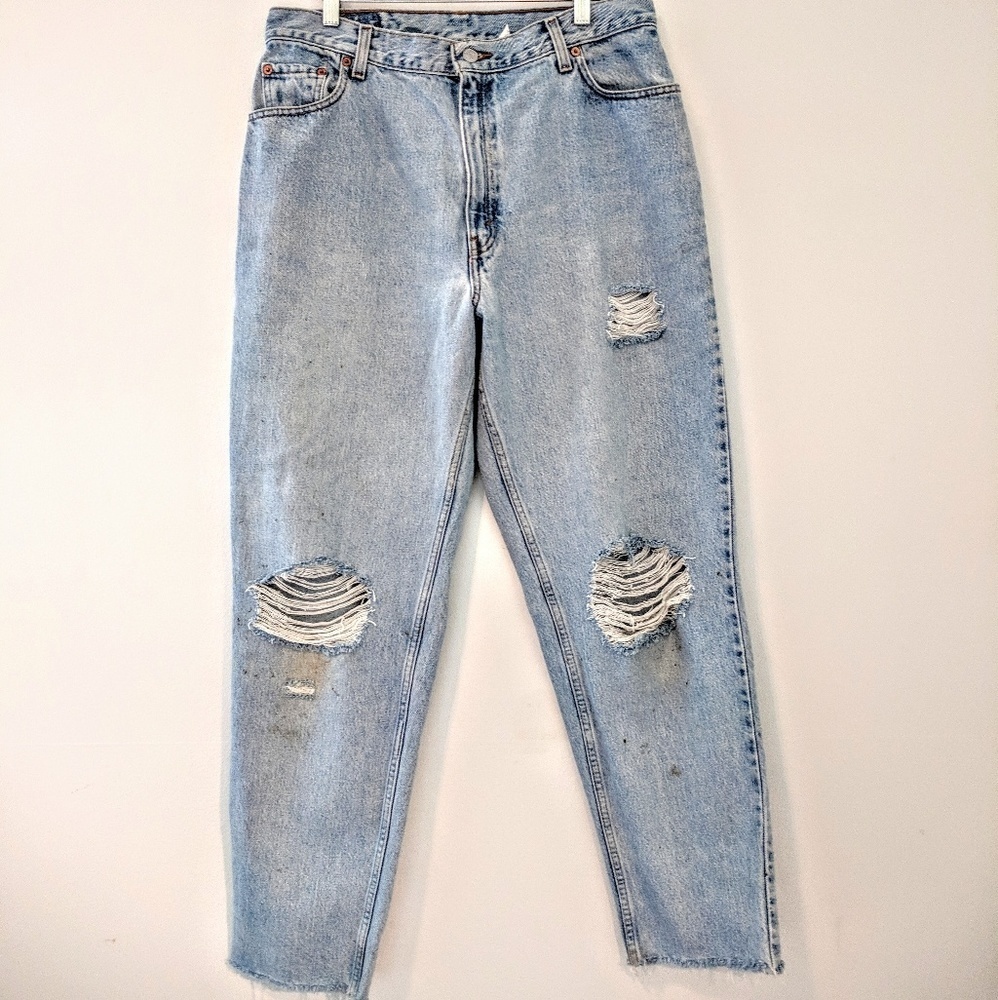 Custom Distressed High Waisted Vintage Levi's Mom Jean Classic Relaxed Fit - Picture 3 of 7